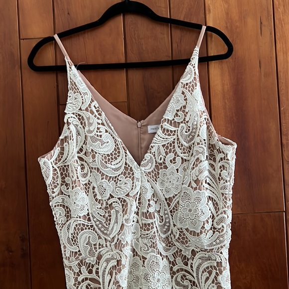 Dress The Population Marion Lace Jumpsuit/Romper Like New!! Fits Size 12 C/D Cup - Picture 6 of 13